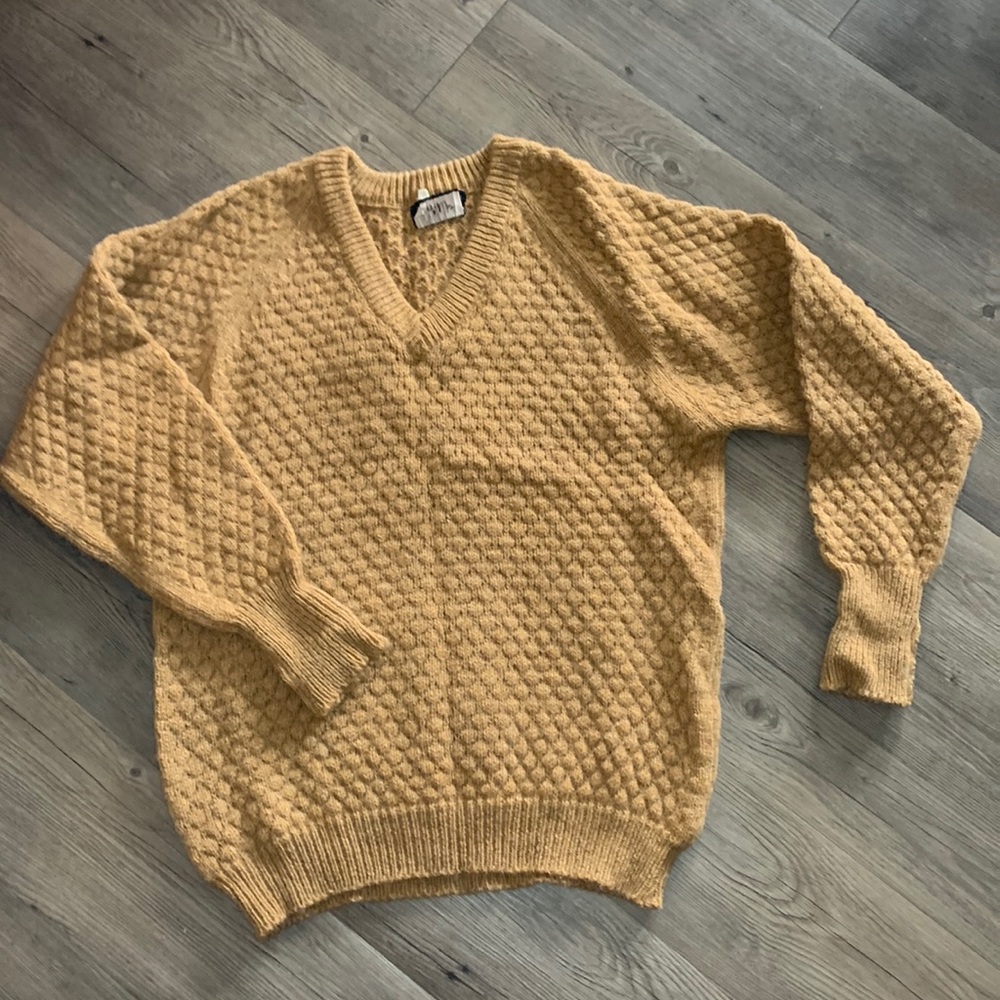 Vintage Allen Solly 100% pure lambs wool v neck sweater made in England!